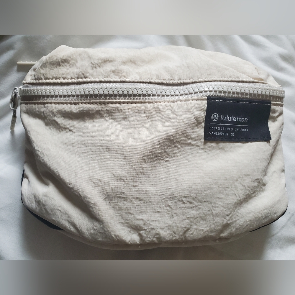 Clean Lines Belt Bag/Designed for On the Move